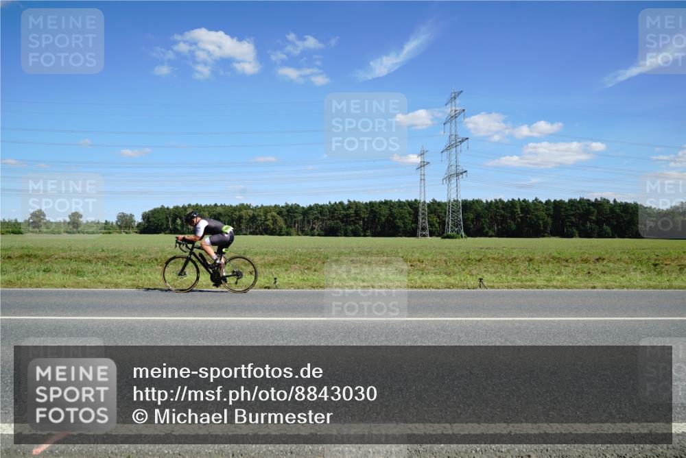 07.09.2025 - 19. Norderstedt Triathlon Michael Burmester http://msf.ph/oto/8843030 07.09.2025 14:41:48 Radfahren 444, 991 meine-sportfotos.de