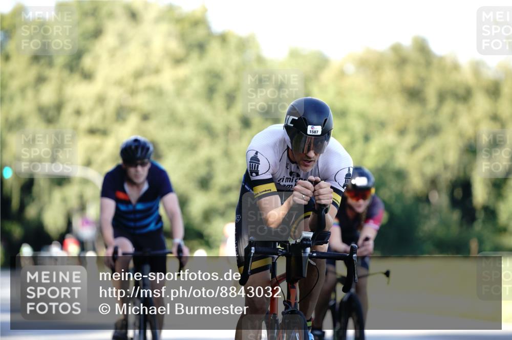 07.09.2025 - 19. Norderstedt Triathlon Michael Burmester http://msf.ph/oto/8843032 07.09.2025 15:52:36 Radfahren 502, 923, 1049, 1444, 1587 meine-sportfotos.de