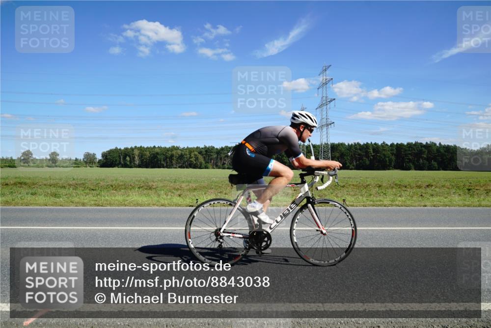 07.09.2025 - 19. Norderstedt Triathlon Michael Burmester http://msf.ph/oto/8843038 07.09.2025 14:41:49 Radfahren 444, 991 meine-sportfotos.de