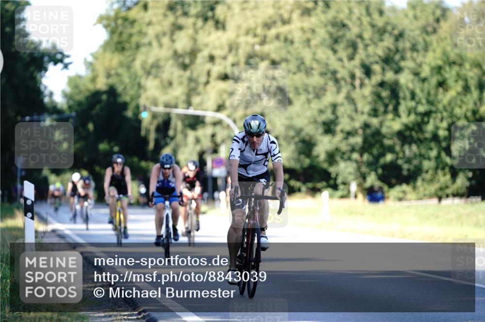 07.09.2025 - 19. Norderstedt Triathlon Michael Burmester http://msf.ph/oto/8843039 07.09.2025 15:52:41 Radfahren 376 meine-sportfotos.de