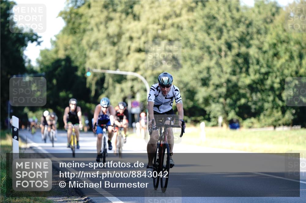 07.09.2025 - 19. Norderstedt Triathlon Michael Burmester http://msf.ph/oto/8843042 07.09.2025 15:52:41 Radfahren 376 meine-sportfotos.de