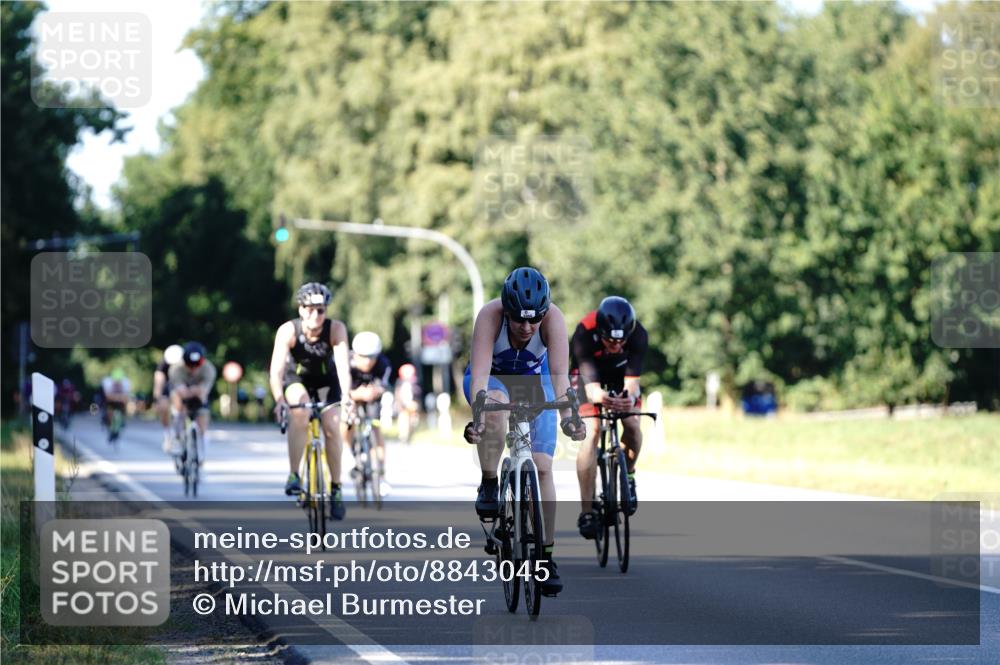 07.09.2025 - 19. Norderstedt Triathlon Michael Burmester http://msf.ph/oto/8843045 07.09.2025 15:52:43 Radfahren 376, 520, 1056, 1096 meine-sportfotos.de