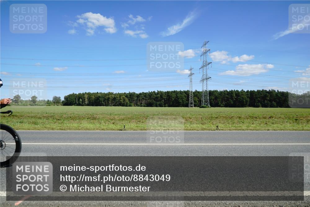 07.09.2025 - 19. Norderstedt Triathlon Michael Burmester http://msf.ph/oto/8843049 07.09.2025 14:41:51 Radfahren 444, 991 meine-sportfotos.de