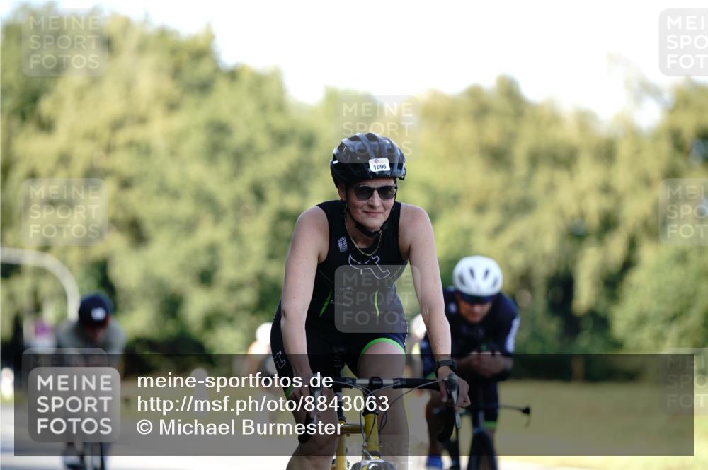 07.09.2025 - 19. Norderstedt Triathlon Michael Burmester http://msf.ph/oto/8843063 07.09.2025 15:52:46 Radfahren 376, 515, 520, 535, 956, 1056, 1096 meine-sportfotos.de
