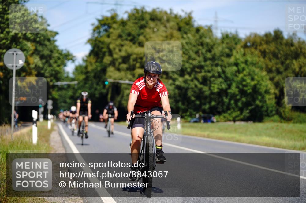 07.09.2025 - 19. Norderstedt Triathlon Michael Burmester http://msf.ph/oto/8843067 07.09.2025 12:57:45 Radfahren 242, 318, 841, 1326 meine-sportfotos.de