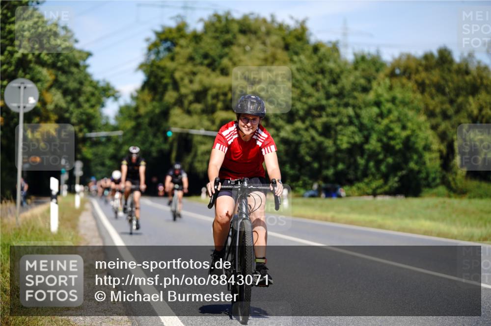 07.09.2025 - 19. Norderstedt Triathlon Michael Burmester http://msf.ph/oto/8843071 07.09.2025 12:57:45 Radfahren 242, 318, 841, 1326 meine-sportfotos.de