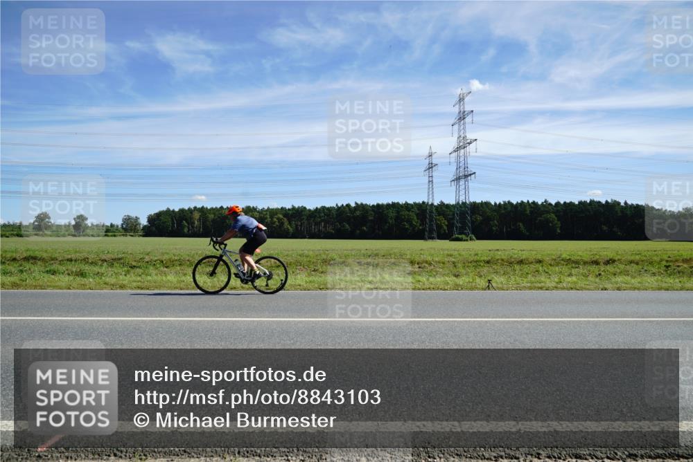 07.09.2025 - 19. Norderstedt Triathlon Michael Burmester http://msf.ph/oto/8843103 07.09.2025 12:35:55 Radfahren 288 meine-sportfotos.de