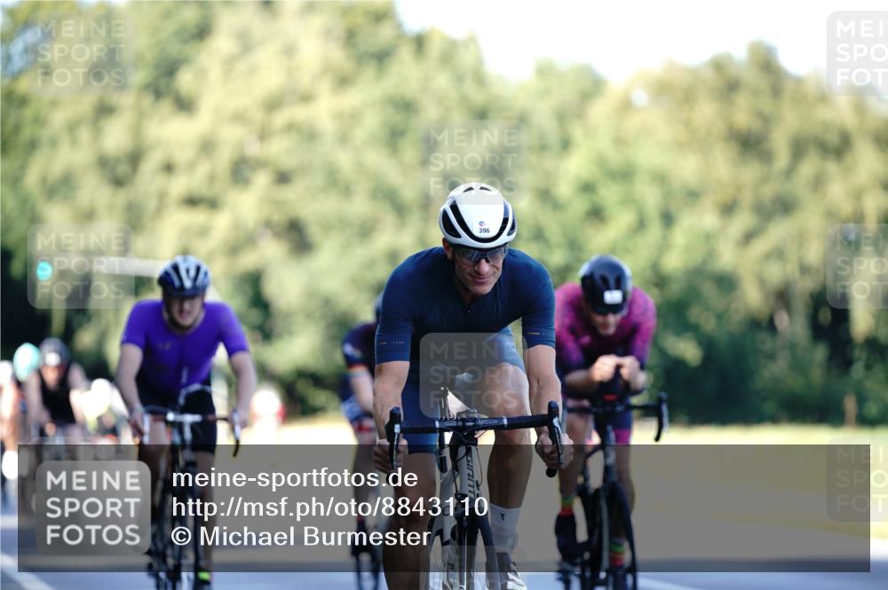 07.09.2025 - 19. Norderstedt Triathlon Michael Burmester http://msf.ph/oto/8843110 07.09.2025 15:53:02 Radfahren 396, 870, 929, 1063, 1409, 1435, 1452, 1614 meine-sportfotos.de