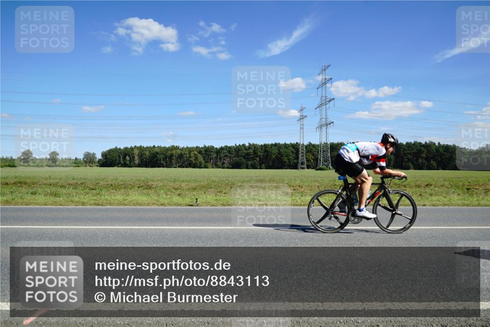 07.09.2025 - 19. Norderstedt Triathlon Michael Burmester http://msf.ph/oto/8843113 07.09.2025 14:42:01 Radfahren 391, 427, 463, 1424, 1488 meine-sportfotos.de