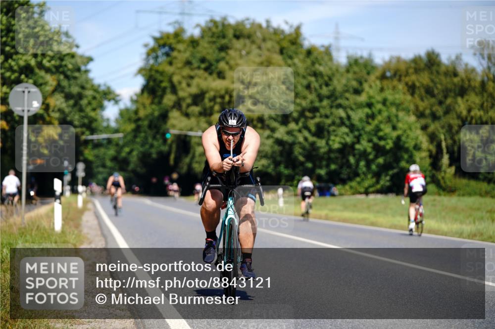 07.09.2025 - 19. Norderstedt Triathlon Michael Burmester http://msf.ph/oto/8843121 07.09.2025 12:57:55 Radfahren 166, 777, 1270 meine-sportfotos.de