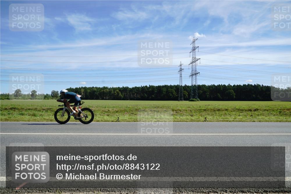 07.09.2025 - 19. Norderstedt Triathlon Michael Burmester http://msf.ph/oto/8843122 07.09.2025 12:36:06 Radfahren 725, 1296 meine-sportfotos.de