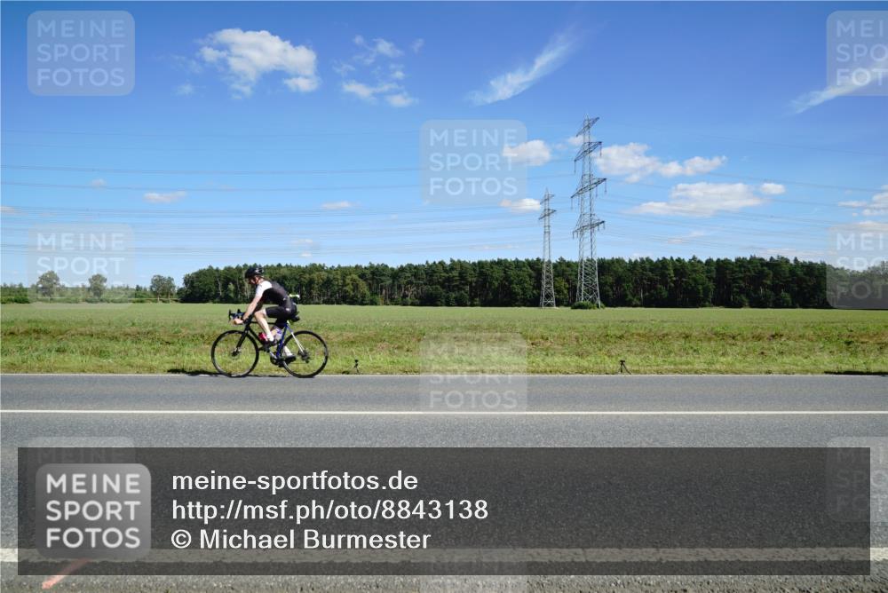 07.09.2025 - 19. Norderstedt Triathlon Michael Burmester http://msf.ph/oto/8843138 07.09.2025 14:42:10 Radfahren 448 meine-sportfotos.de