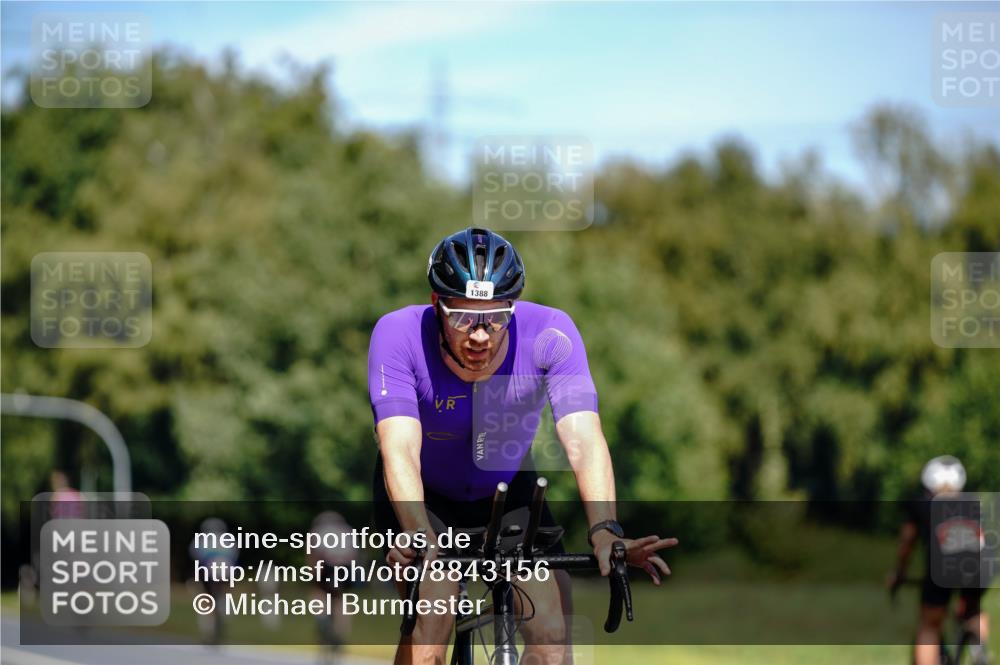 07.09.2025 - 19. Norderstedt Triathlon Michael Burmester http://msf.ph/oto/8843156 07.09.2025 12:58:22 Radfahren 1388 meine-sportfotos.de