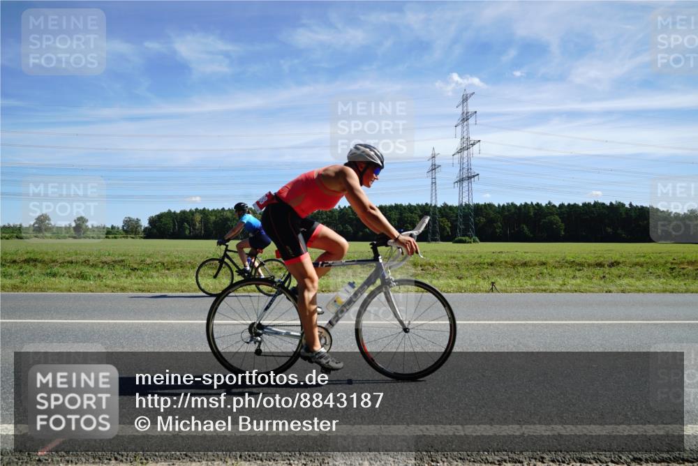 07.09.2025 - 19. Norderstedt Triathlon Michael Burmester http://msf.ph/oto/8843187 07.09.2025 12:36:32 Radfahren 169, 798, 825, 1338 meine-sportfotos.de