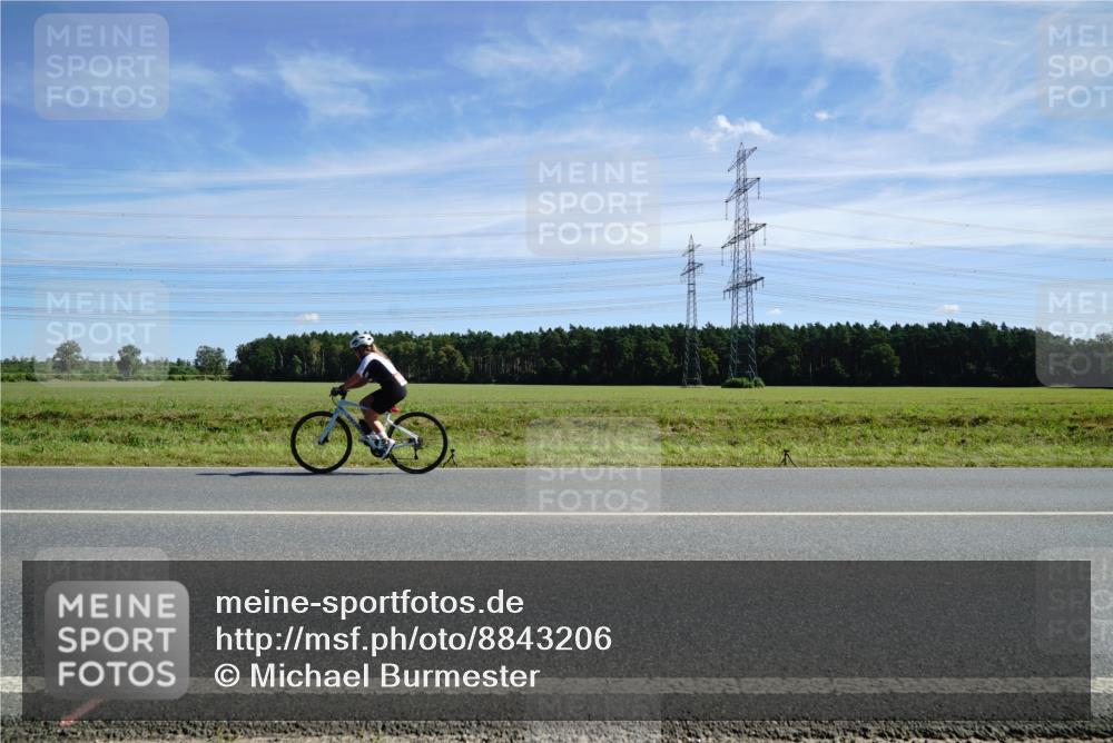 07.09.2025 - 19. Norderstedt Triathlon Michael Burmester http://msf.ph/oto/8843206 07.09.2025 12:36:35 Radfahren 249, 798, 825 meine-sportfotos.de