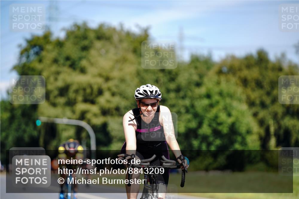 07.09.2025 - 19. Norderstedt Triathlon Michael Burmester http://msf.ph/oto/8843209 07.09.2025 12:58:51 Radfahren 307, 331 meine-sportfotos.de