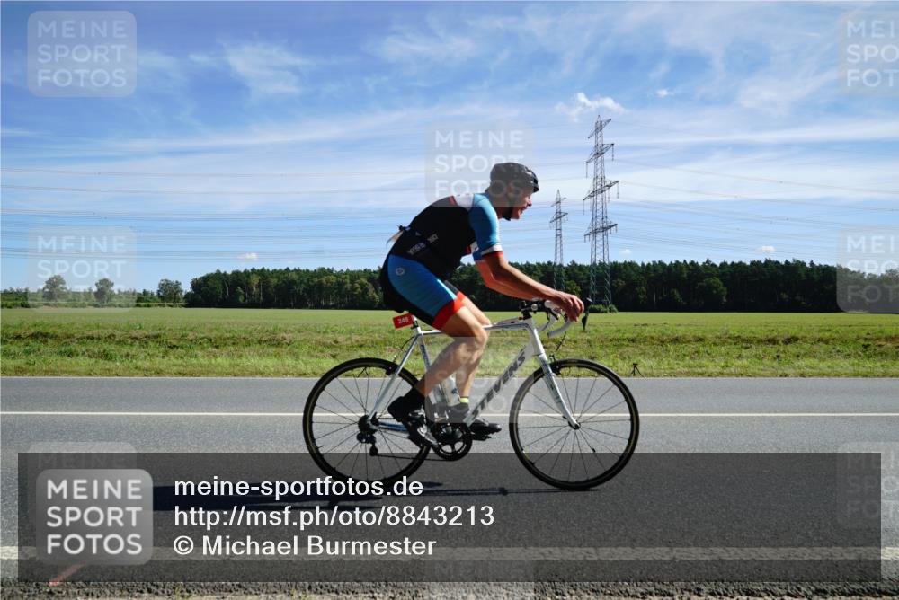 07.09.2025 - 19. Norderstedt Triathlon Michael Burmester http://msf.ph/oto/8843213 07.09.2025 12:36:37 Radfahren 249 meine-sportfotos.de
