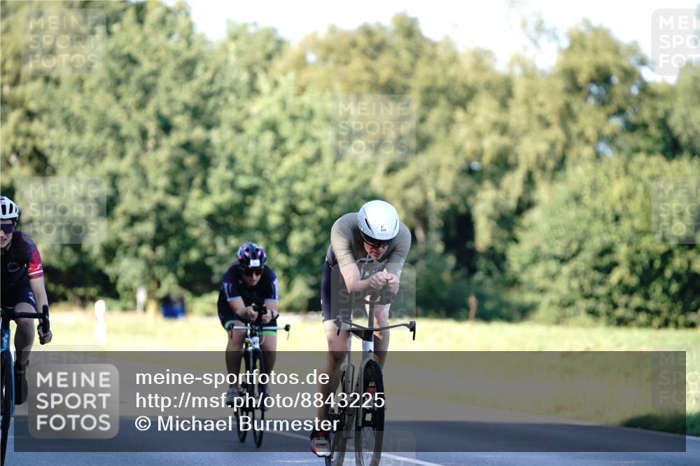 07.09.2025 - 19. Norderstedt Triathlon Michael Burmester http://msf.ph/oto/8843225 07.09.2025 15:53:39 Radfahren 519, 878, 1093 meine-sportfotos.de