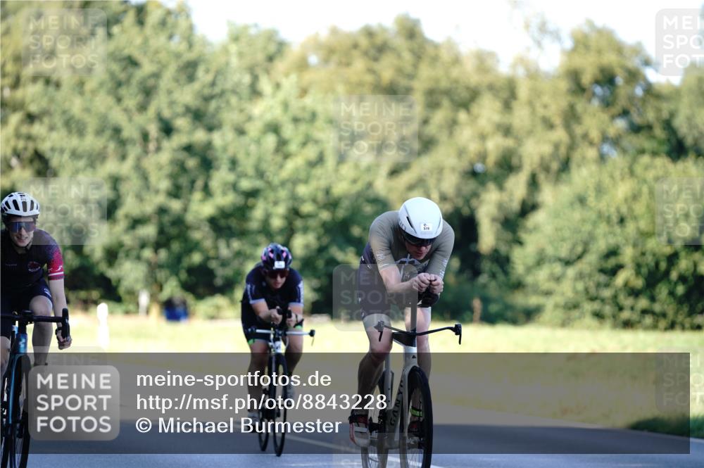07.09.2025 - 19. Norderstedt Triathlon Michael Burmester http://msf.ph/oto/8843228 07.09.2025 15:53:39 Radfahren 519, 878, 1093 meine-sportfotos.de