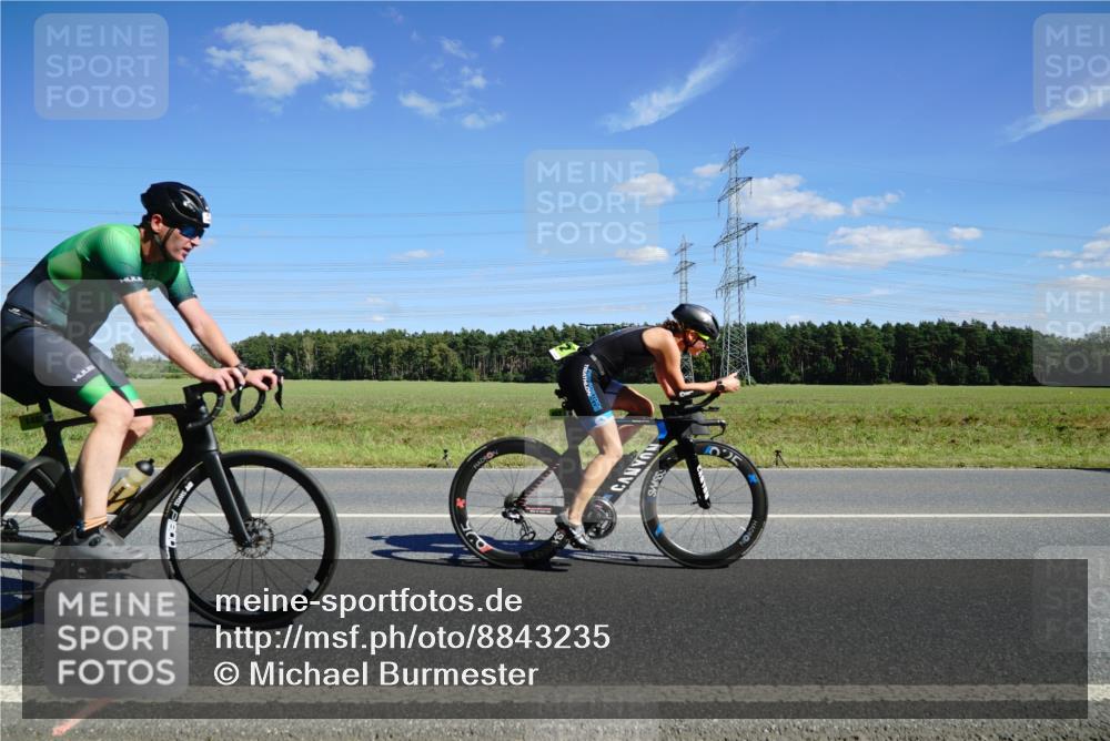 07.09.2025 - 19. Norderstedt Triathlon Michael Burmester http://msf.ph/oto/8843235 07.09.2025 14:42:37 Radfahren 452, 1492, 1495 meine-sportfotos.de