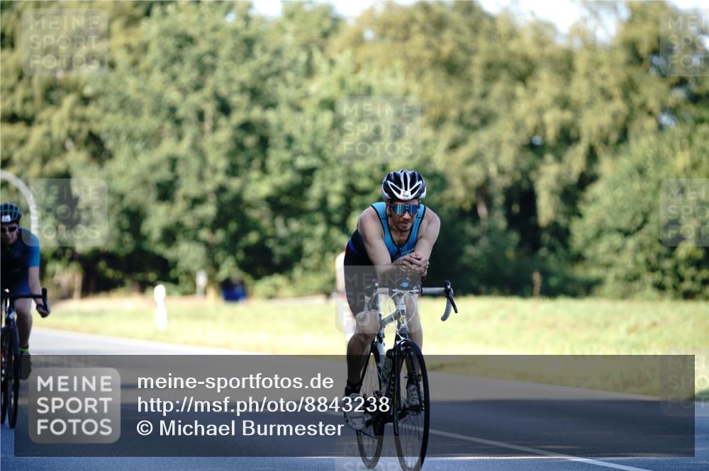 07.09.2025 - 19. Norderstedt Triathlon Michael Burmester http://msf.ph/oto/8843238 07.09.2025 15:53:42 Radfahren 519, 878, 1084, 1093, 1620 meine-sportfotos.de