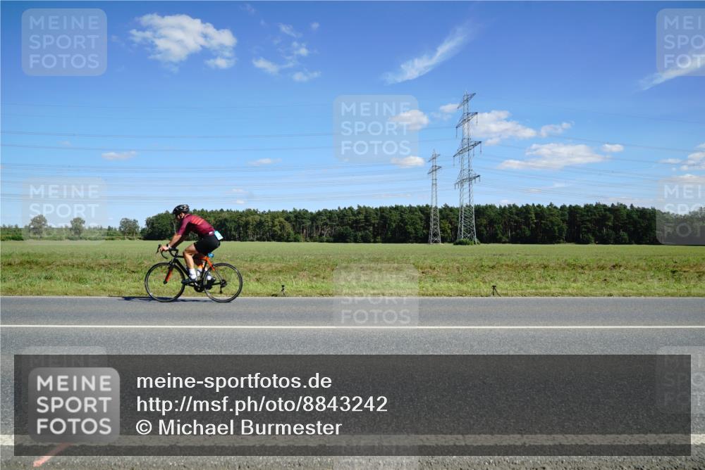 07.09.2025 - 19. Norderstedt Triathlon Michael Burmester http://msf.ph/oto/8843242 07.09.2025 14:42:38 Radfahren 452, 1492, 1495 meine-sportfotos.de