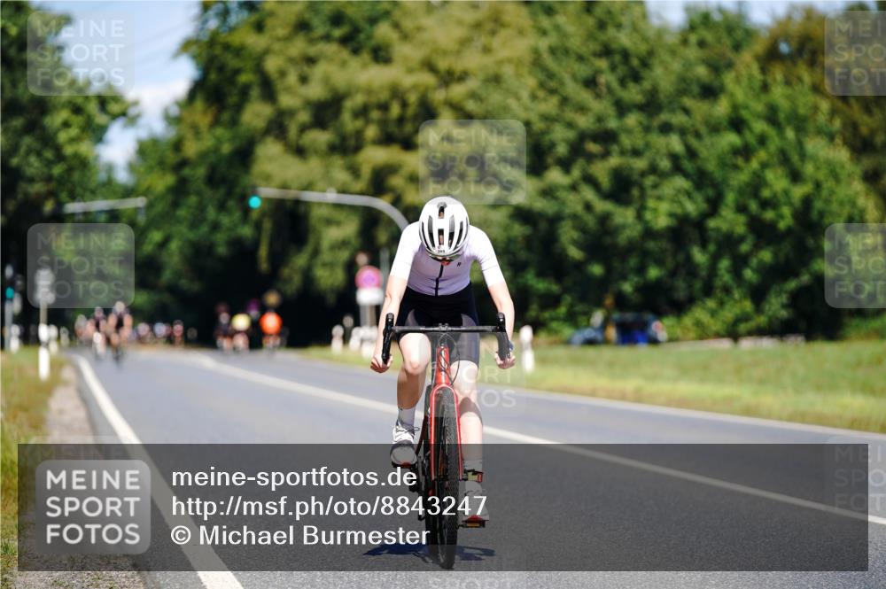 07.09.2025 - 19. Norderstedt Triathlon Michael Burmester http://msf.ph/oto/8843247 07.09.2025 12:59:01 Radfahren 353, 1221, 1360 meine-sportfotos.de