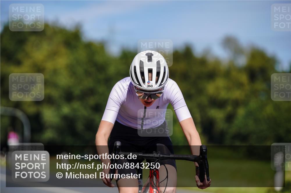 07.09.2025 - 19. Norderstedt Triathlon Michael Burmester http://msf.ph/oto/8843250 07.09.2025 12:59:03 Radfahren 353, 1221, 1360 meine-sportfotos.de