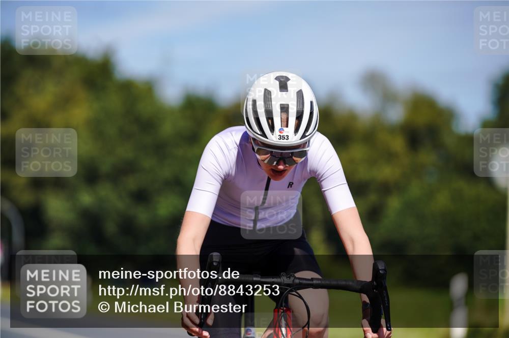 07.09.2025 - 19. Norderstedt Triathlon Michael Burmester http://msf.ph/oto/8843253 07.09.2025 12:59:03 Radfahren 353, 1221, 1360 meine-sportfotos.de