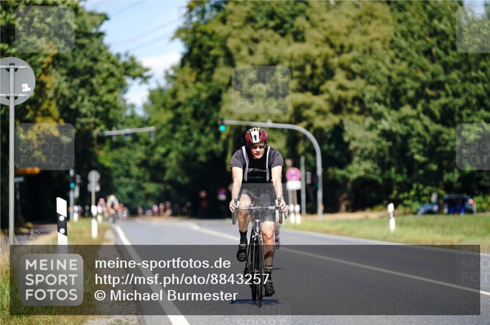 07.09.2025 - 19. Norderstedt Triathlon Michael Burmester http://msf.ph/oto/8843257 07.09.2025 12:59:14 Radfahren 1215 meine-sportfotos.de