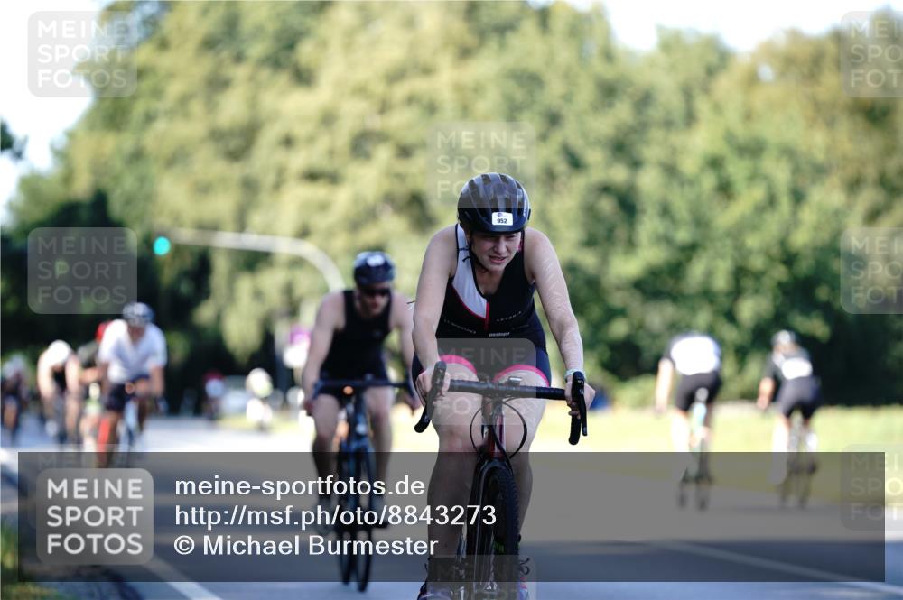 07.09.2025 - 19. Norderstedt Triathlon Michael Burmester http://msf.ph/oto/8843273 07.09.2025 15:53:51 Radfahren 493, 507, 542, 889, 931, 952, 955, 1053, 1072, 1091, 1427, 1553, 1577 meine-sportfotos.de