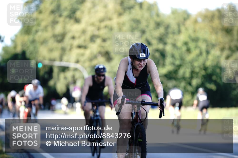 07.09.2025 - 19. Norderstedt Triathlon Michael Burmester http://msf.ph/oto/8843276 07.09.2025 15:53:51 Radfahren 493, 507, 542, 889, 931, 952, 955, 1053, 1072, 1091, 1427, 1553, 1577 meine-sportfotos.de