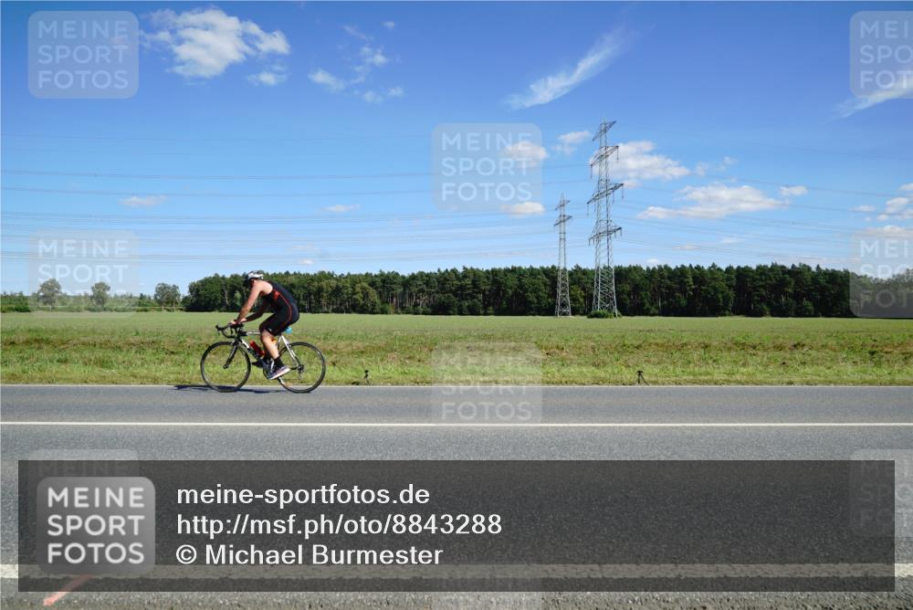07.09.2025 - 19. Norderstedt Triathlon Michael Burmester http://msf.ph/oto/8843288 07.09.2025 14:42:59 Radfahren 1022, 1457 meine-sportfotos.de