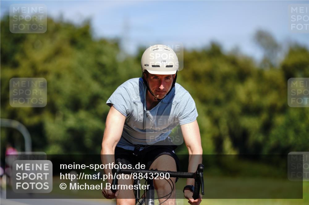 07.09.2025 - 19. Norderstedt Triathlon Michael Burmester http://msf.ph/oto/8843290 07.09.2025 12:59:33 Radfahren 790 meine-sportfotos.de