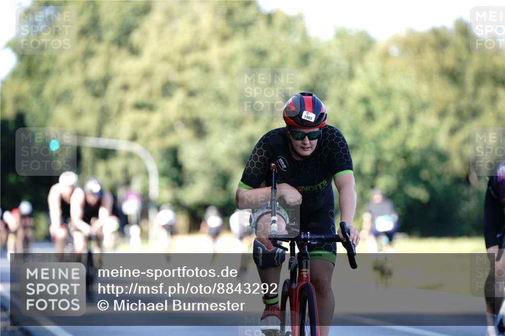 07.09.2025 - 19. Norderstedt Triathlon Michael Burmester http://msf.ph/oto/8843292 07.09.2025 15:53:55 Radfahren 493, 542, 873, 889, 952, 955, 1053, 1083, 1091, 1619 meine-sportfotos.de