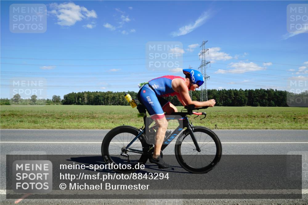 07.09.2025 - 19. Norderstedt Triathlon Michael Burmester http://msf.ph/oto/8843294 07.09.2025 14:43:02 Radfahren 1022 meine-sportfotos.de
