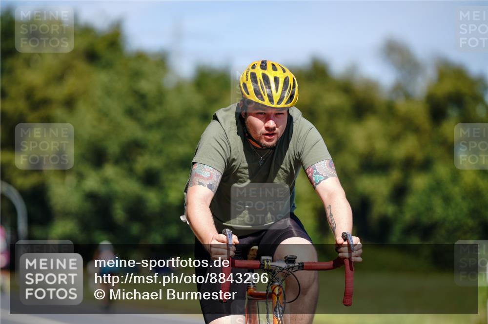 07.09.2025 - 19. Norderstedt Triathlon Michael Burmester http://msf.ph/oto/8843296 07.09.2025 12:59:39 Radfahren 325 meine-sportfotos.de