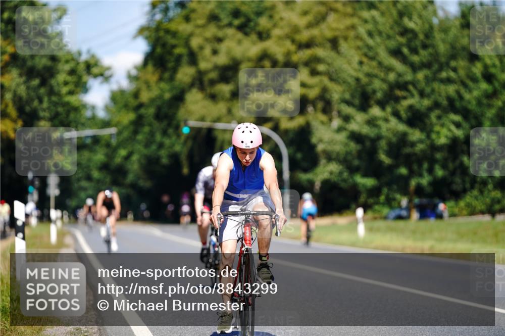 07.09.2025 - 19. Norderstedt Triathlon Michael Burmester http://msf.ph/oto/8843299 07.09.2025 12:59:41 Radfahren 325, 1271, 1295 meine-sportfotos.de