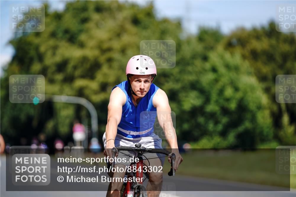 07.09.2025 - 19. Norderstedt Triathlon Michael Burmester http://msf.ph/oto/8843302 07.09.2025 12:59:42 Radfahren 325, 1271, 1295 meine-sportfotos.de