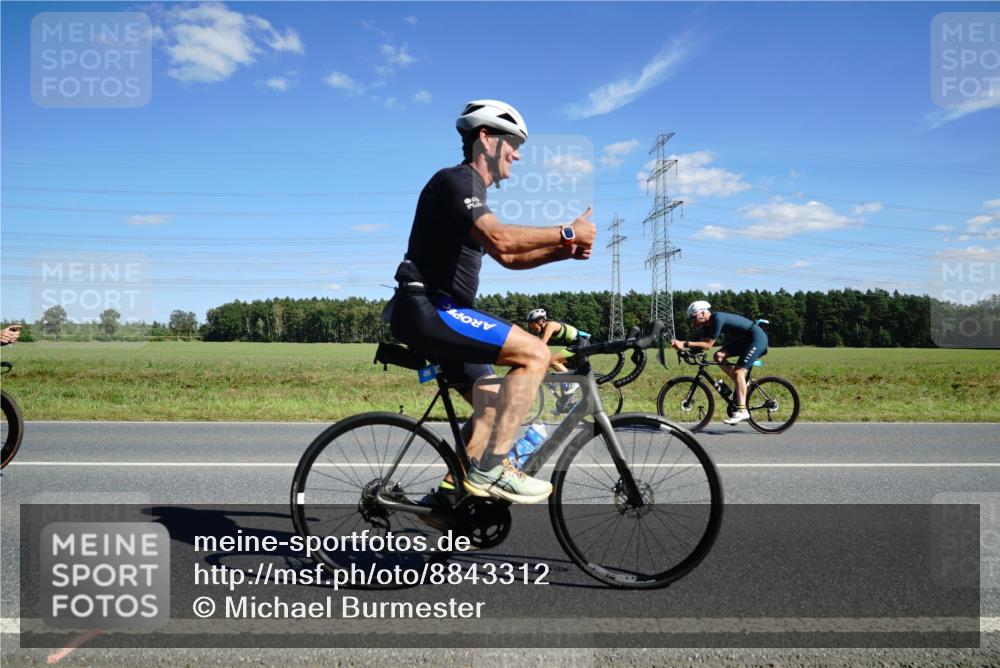 07.09.2025 - 19. Norderstedt Triathlon Michael Burmester http://msf.ph/oto/8843312 07.09.2025 14:43:14 Radfahren 400, 983, 1025 meine-sportfotos.de