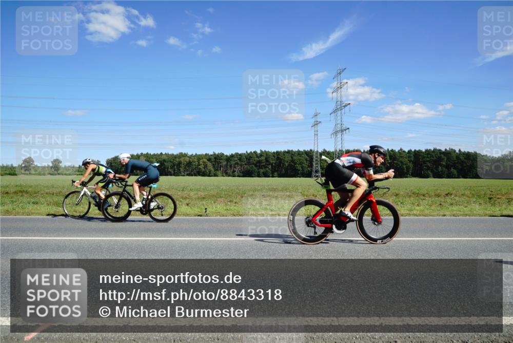 07.09.2025 - 19. Norderstedt Triathlon Michael Burmester http://msf.ph/oto/8843318 07.09.2025 14:43:15 Radfahren 400, 983, 1025 meine-sportfotos.de