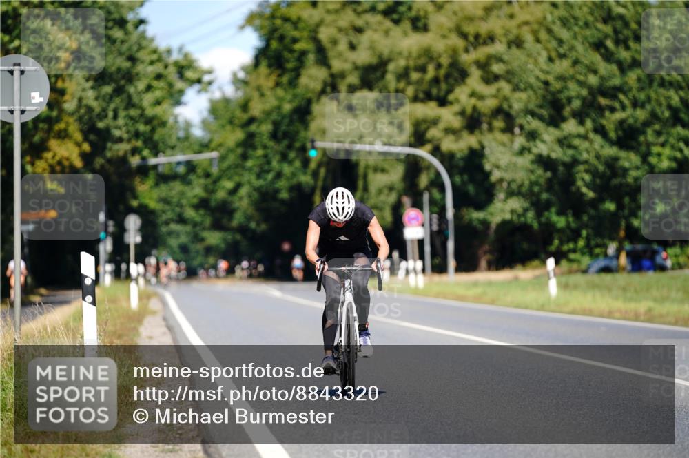 07.09.2025 - 19. Norderstedt Triathlon Michael Burmester http://msf.ph/oto/8843320 07.09.2025 12:59:56 Radfahren 1321 meine-sportfotos.de