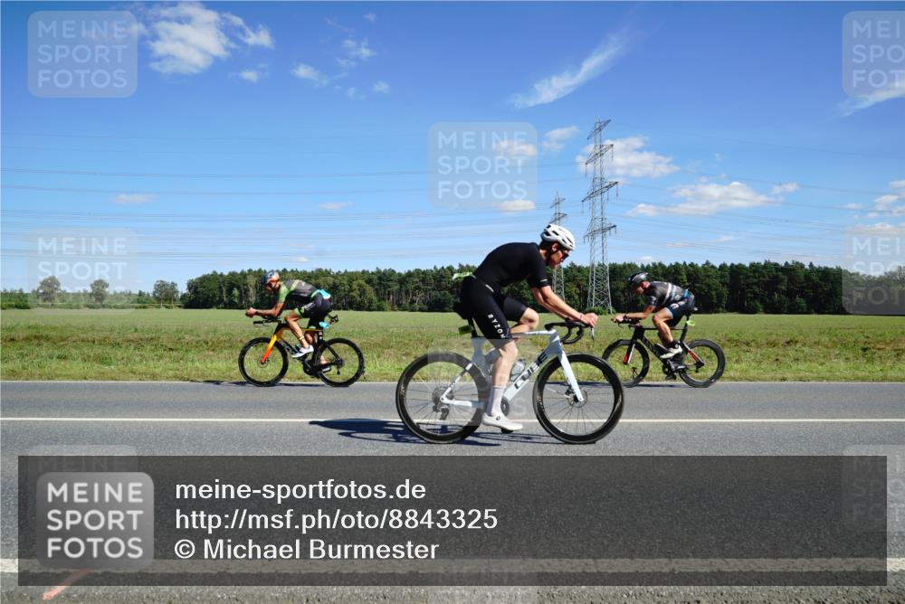 07.09.2025 - 19. Norderstedt Triathlon Michael Burmester http://msf.ph/oto/8843325 07.09.2025 14:43:16 Radfahren 400, 983, 1025 meine-sportfotos.de