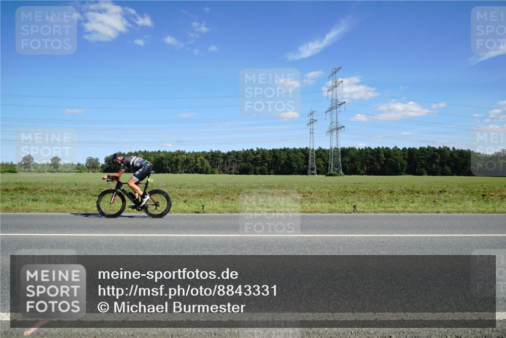 07.09.2025 - 19. Norderstedt Triathlon Michael Burmester http://msf.ph/oto/8843331 07.09.2025 14:43:16 Radfahren 400, 983, 1025 meine-sportfotos.de