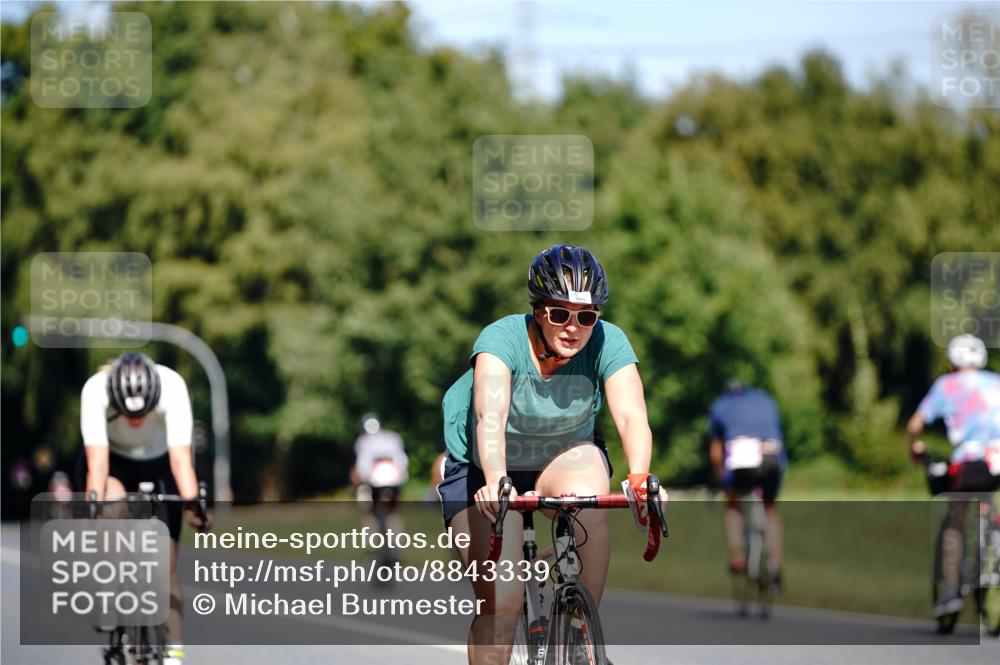 07.09.2025 - 19. Norderstedt Triathlon Michael Burmester http://msf.ph/oto/8843339 07.09.2025 13:00:18 Radfahren 305, 354, 718 meine-sportfotos.de