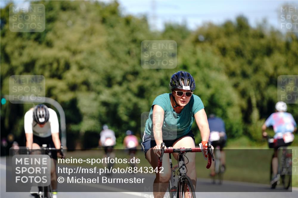 07.09.2025 - 19. Norderstedt Triathlon Michael Burmester http://msf.ph/oto/8843342 07.09.2025 13:00:18 Radfahren 305, 354, 718 meine-sportfotos.de