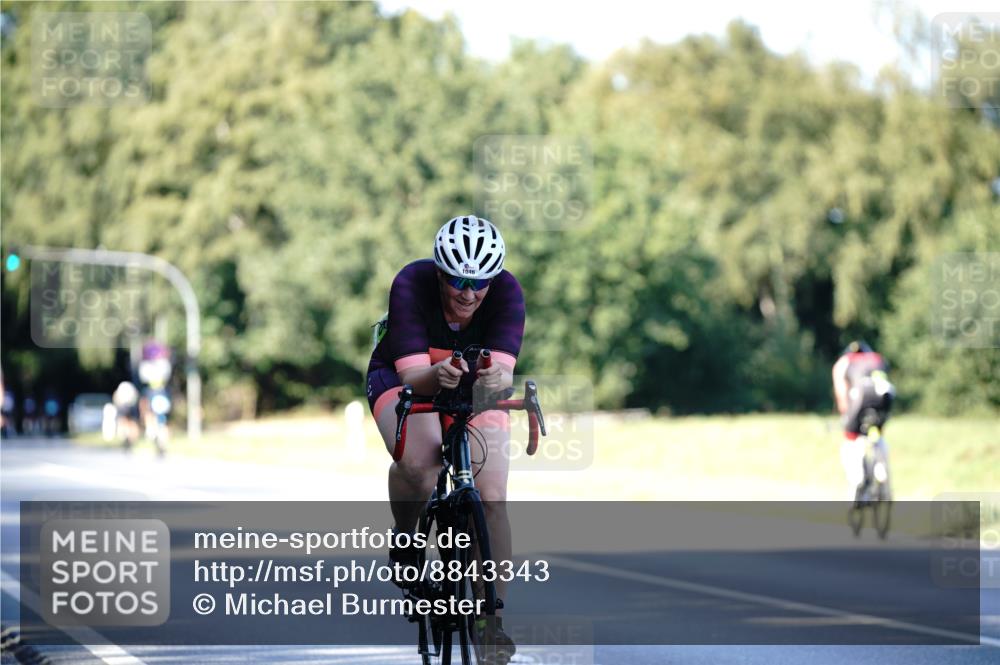 07.09.2025 - 19. Norderstedt Triathlon Michael Burmester http://msf.ph/oto/8843343 07.09.2025 15:54:07 Radfahren 432, 549, 1046, 1104, 1410, 1569 meine-sportfotos.de