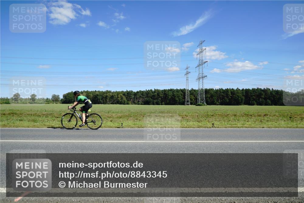07.09.2025 - 19. Norderstedt Triathlon Michael Burmester http://msf.ph/oto/8843345 07.09.2025 14:43:19 Radfahren 1025 meine-sportfotos.de