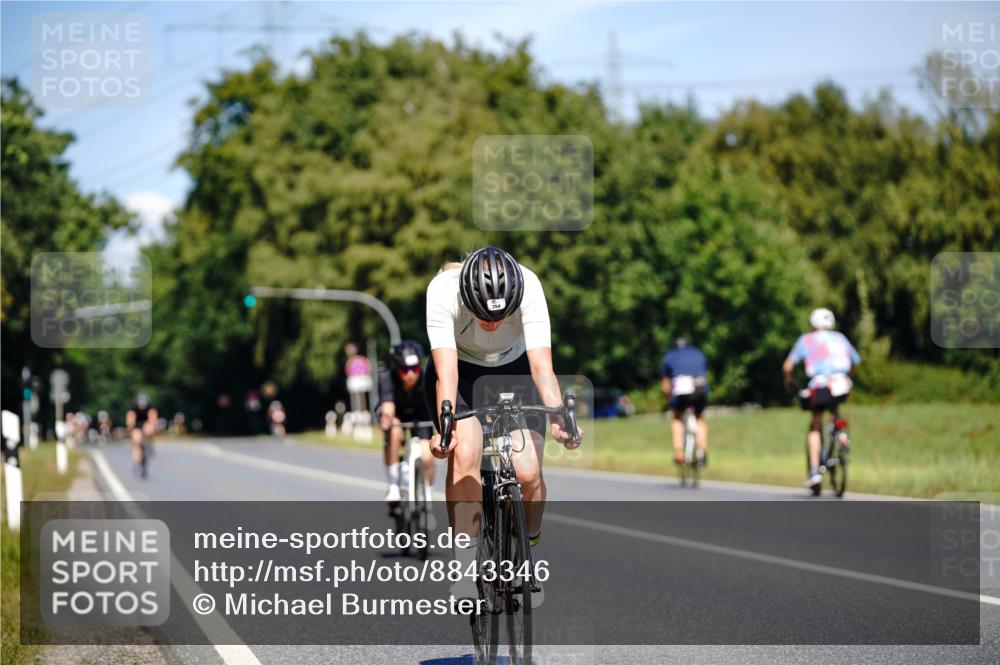 07.09.2025 - 19. Norderstedt Triathlon Michael Burmester http://msf.ph/oto/8843346 07.09.2025 13:00:19 Radfahren 305, 354, 718 meine-sportfotos.de