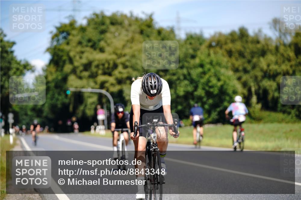 07.09.2025 - 19. Norderstedt Triathlon Michael Burmester http://msf.ph/oto/8843348 07.09.2025 13:00:19 Radfahren 305, 354, 718 meine-sportfotos.de